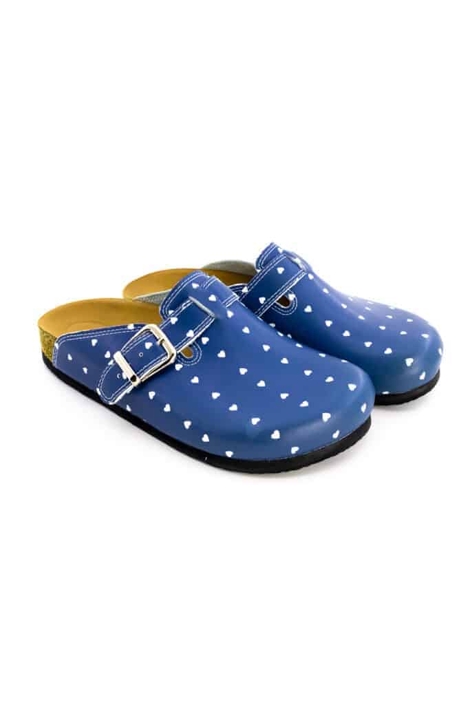 Terlik farbige und medizinische Kork/EVA-Schuhe – blaue Hausschuhe mit Herzen Hausschuhe für Friseure, Kosmetiker, Schönheitsstudios Arbeitsschuhe