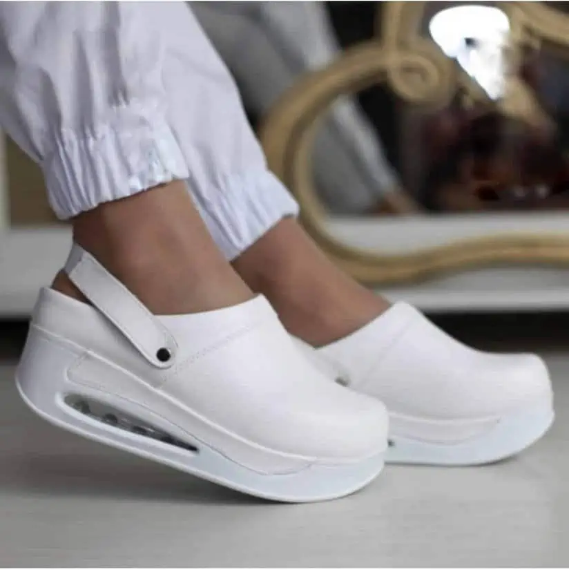 Terlik barevní a zdravotni AIR obuv – pantofle hladke bílé a uchycení nohy Obuv podle profese air nazouvaky